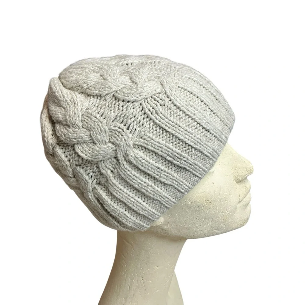 Under Armour‎ Cable Knit Beanie Hat Cream and Gray Fleece Lined Winter Hat